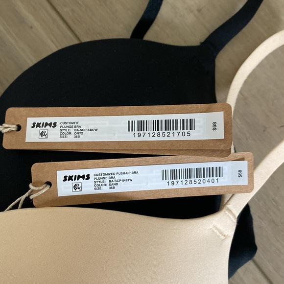 SKIMS Plunge Bra 36B (Set of two) - Picture 4 of 6